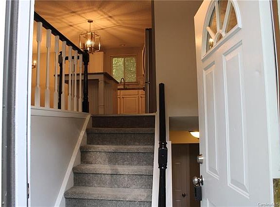 5th image of 8113 Ivy Hollow Dr
