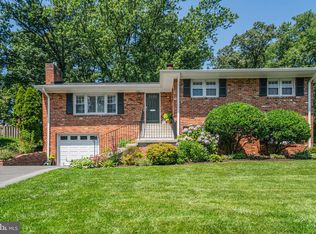 5904 Bush Hill Dr, Alexandria, VA 22310