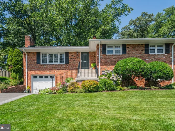 5904 Bush Hill Dr, Alexandria, VA 22310