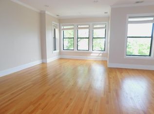 906 Reba Pl #2-17, Evanston, IL 60202