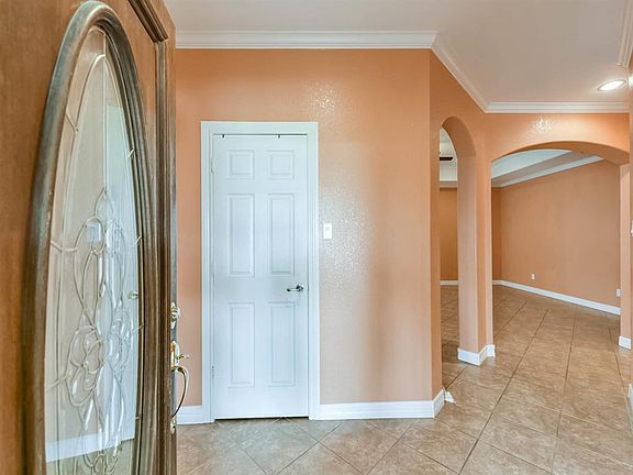 3rd image of 703 Avenue E