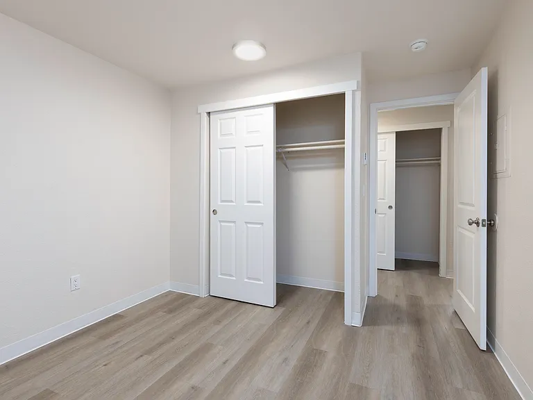 Westhampton Apartments — Photo 15