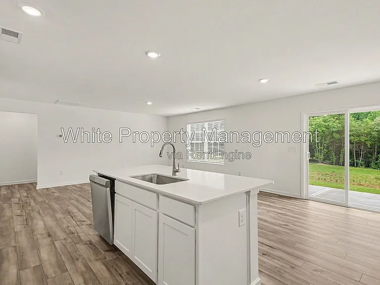 313 W 18th St — Photo 10