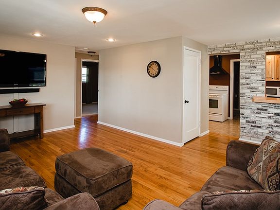 5th image of 1445 Francis Ave