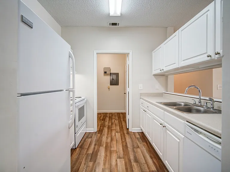 Bristol Park Apartment Homes — Photo 56