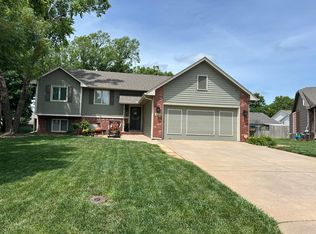 407 N Stonegate Cir, Derby, KS 67037