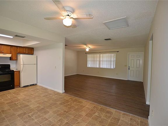 3rd image of 102 Admiral Cir APT A