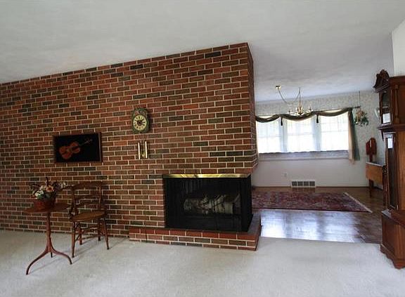 3rd image of 1027 Whitecliff Dr