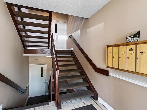 3rd image of 70 Creekwood Dr Unit 12