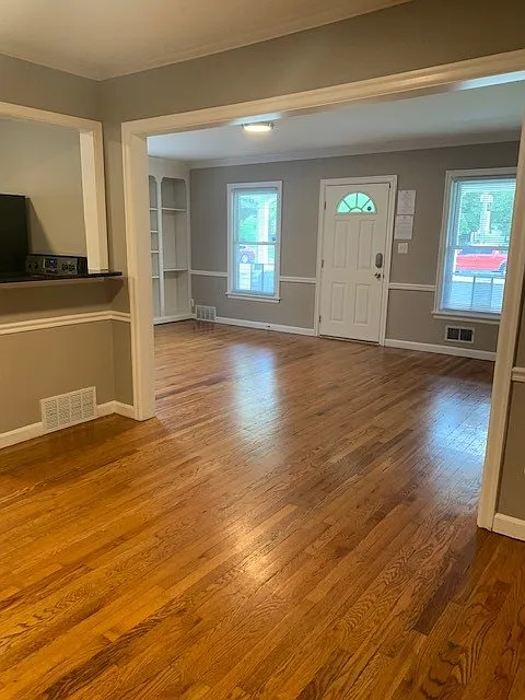 3 bed, 874 sqft, $2,970 — Photo 4