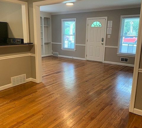 4th image of 330 W 46th St