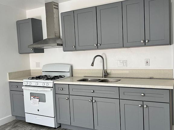 2nd image of 120 W 73rd St #5