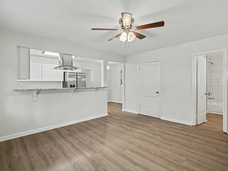 1221 Burlington Rd — Photo 15