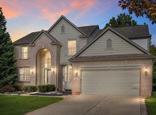 7567 Windgate Cir, West Bloomfield, MI 48323