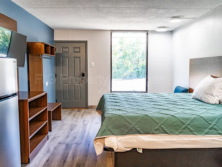 300 Merchant Dr #206 — Photo 2