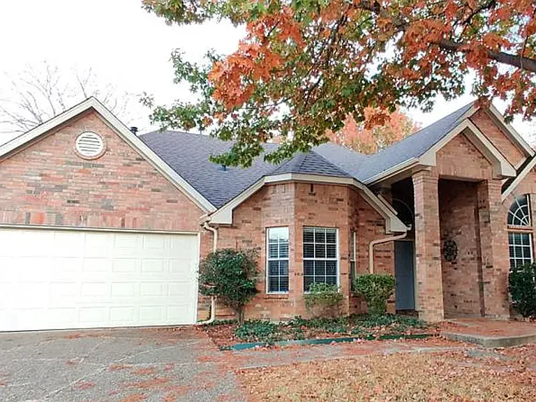 311 Eagle Point — Photo 2