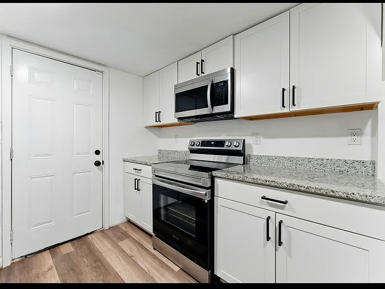 2820 Memorial Dr SE — Photo 17