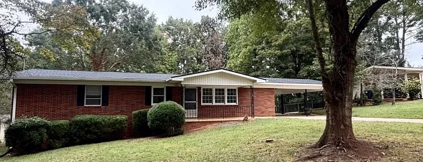 3 bed, 1600 sqft, $1,950 — Photo 2
