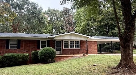 2nd image of 630 Mountain View Cir