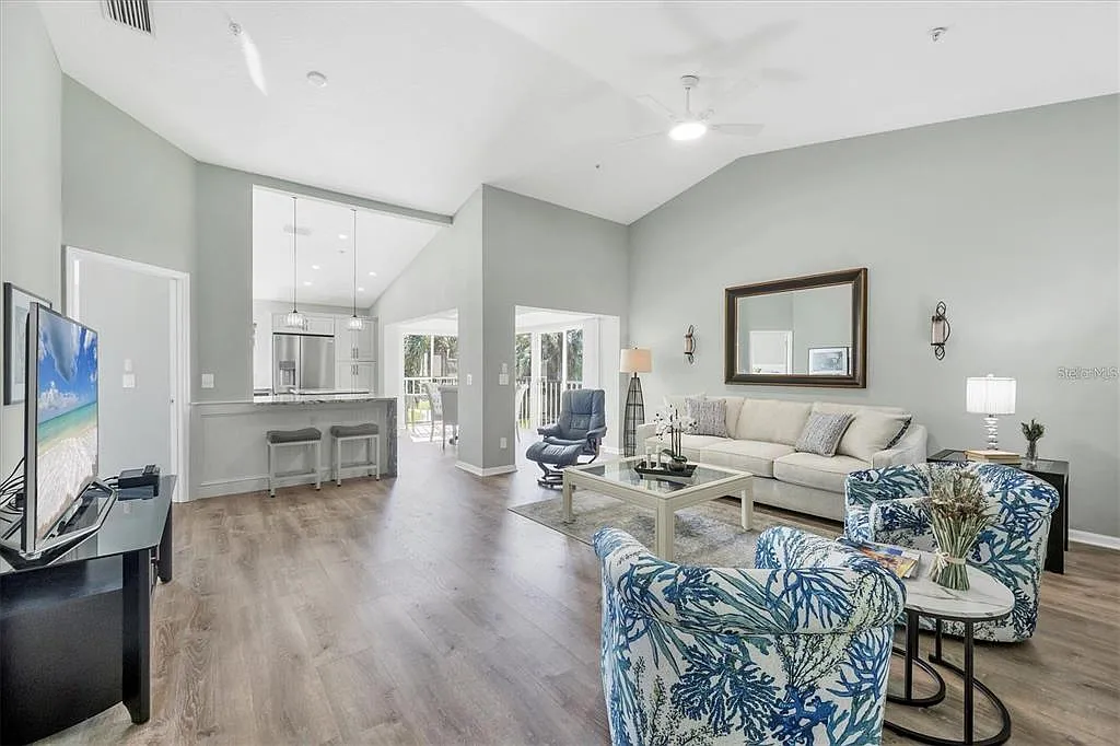 2 bed, 2.0 bath, 1214 sqft, $3,750 — Photo 4
