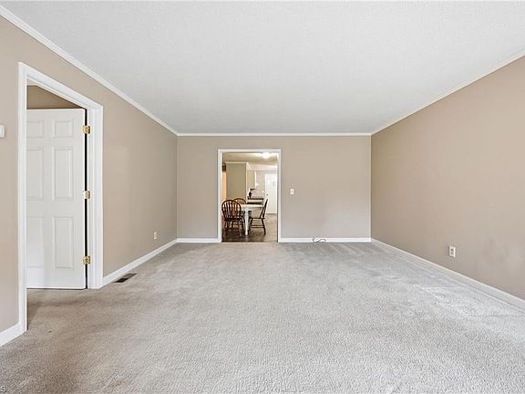 5th image of 221 Dan Valley Rd