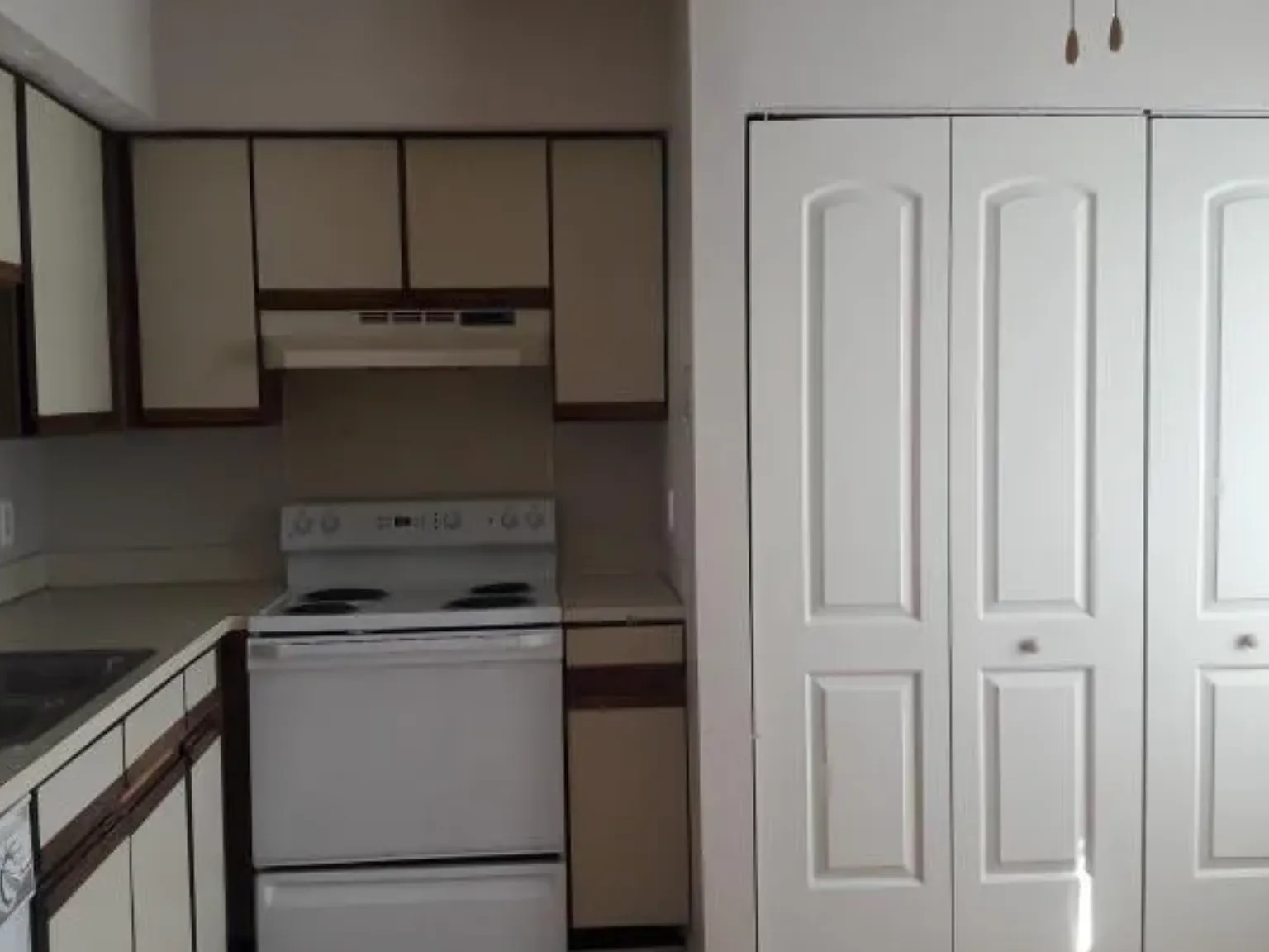3 bed, 996 sqft, $1,600 — Photo 3