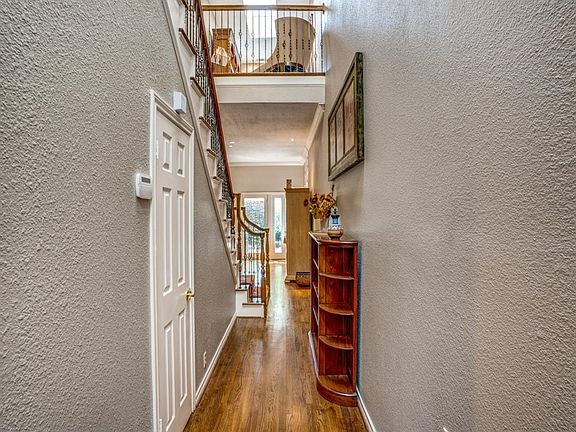 5th image of 4122 Woodcreek Dr
