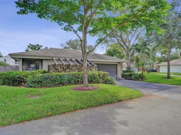 30 Cedar Rd, Hollywood, FL 33021