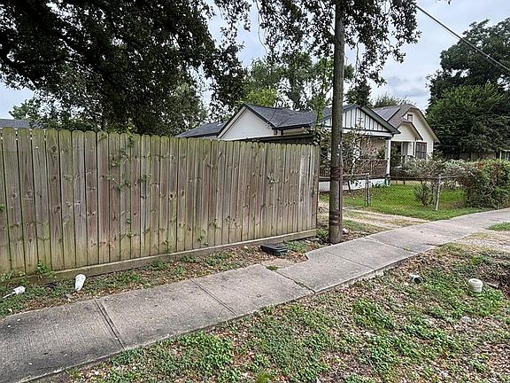 5th image of 3726 Parker Rd
