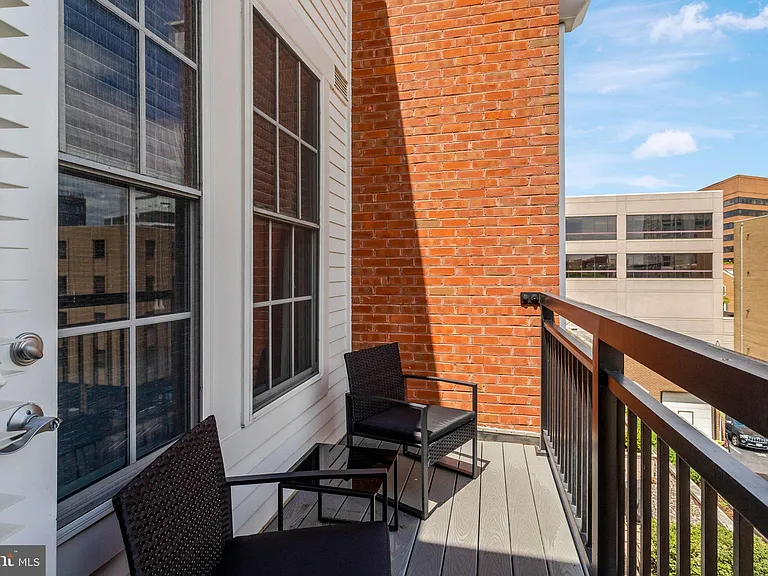 1023 N Royal St #312 — Photo 20