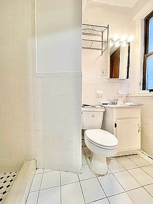 5th image of 312 E 93rd St APT 5C