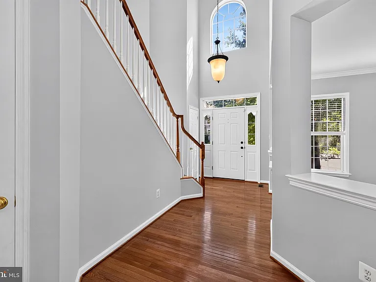 9036 Woodpecker Ct — Photo 5