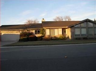 1125 S Ridgemark Dr, Hollister, CA 95023