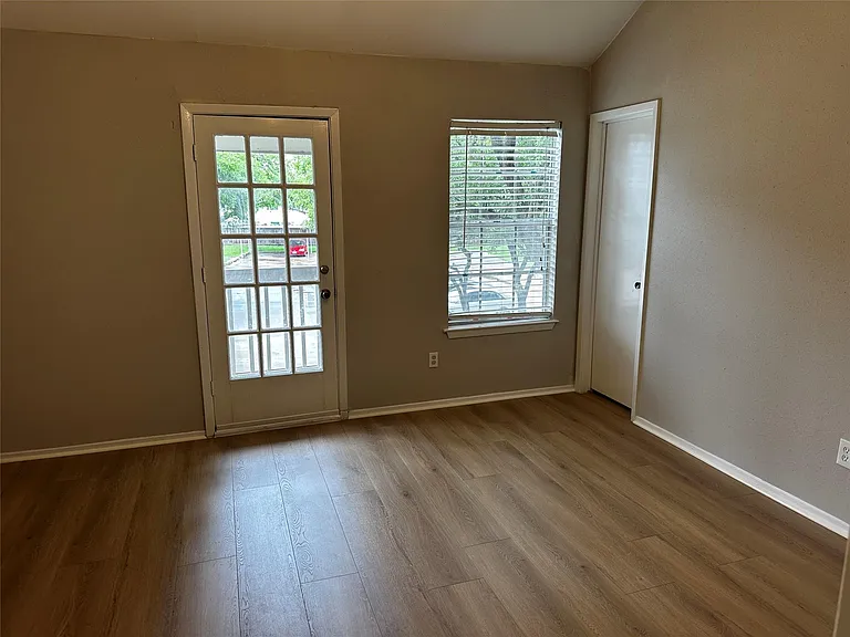 11710 Southlake Dr #12 — Photo 12