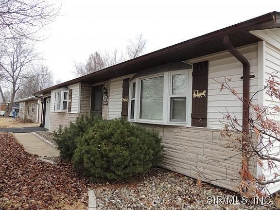 3rd image of 13 Tulip Ave