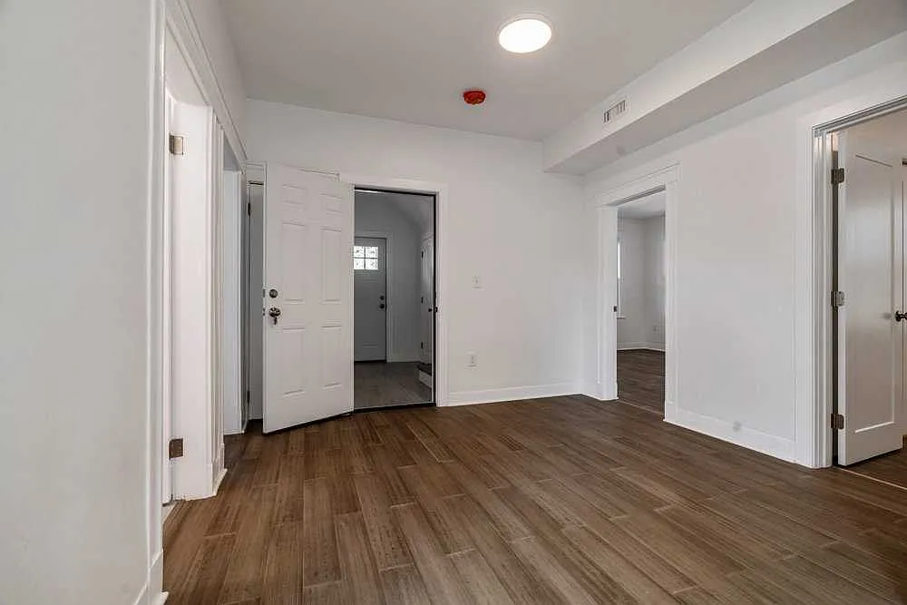 3 bed, $3,200 — Photo 2