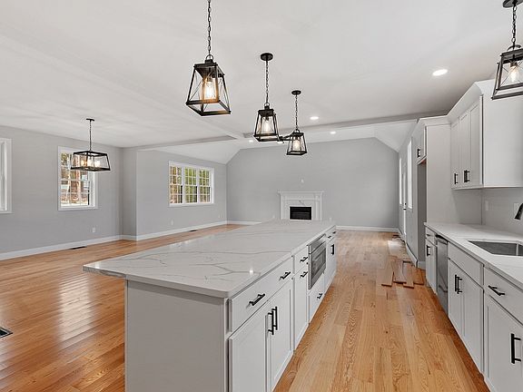 4th image of 71 Willard Rd