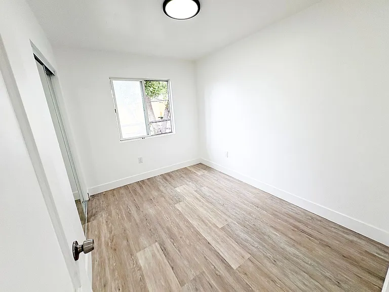 2637 S Manhattan Pl — Photo 14
