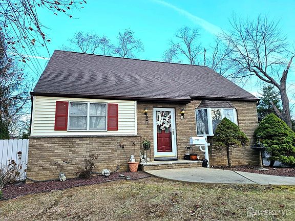 2nd image of 23 Susan Ln
