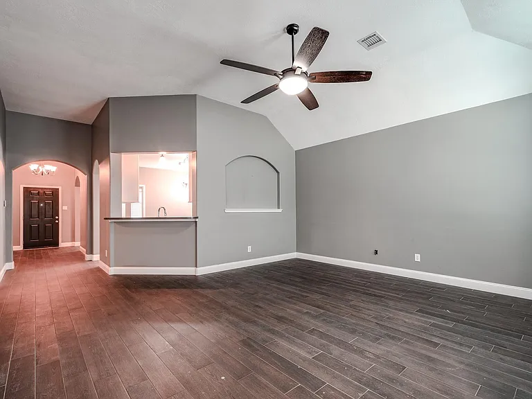 8515 Holly Spring Ln — Photo 11