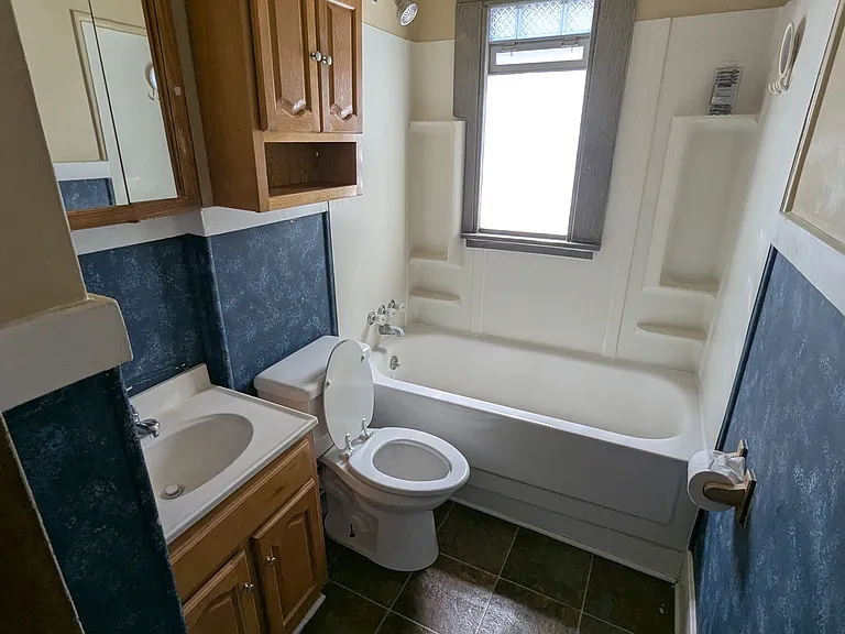 212-214 Marion St #1 — Photo 6