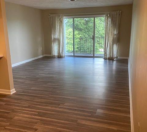 3rd image of 216 University Pkwy APT 22