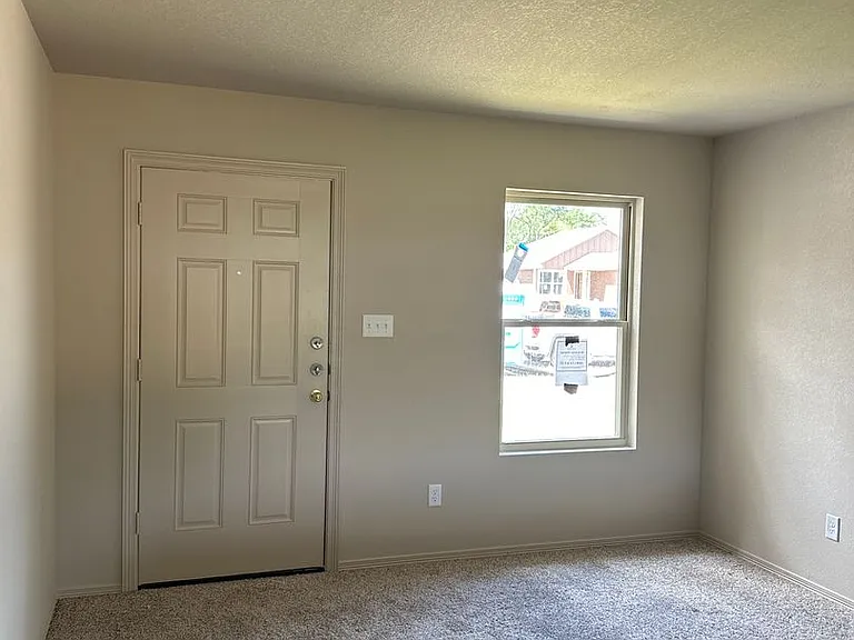 1638 Lucky St — Photo 6