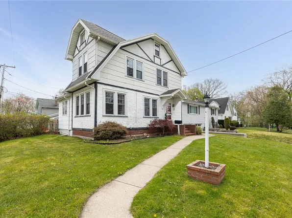 4 Orenda Dr, Rochester, NY 14622