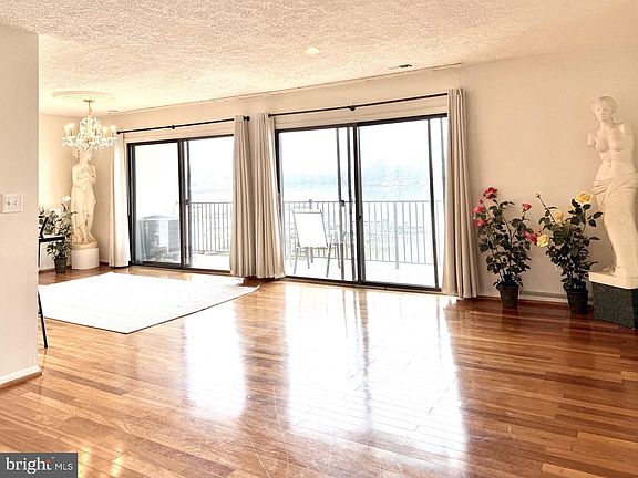 2nd image of 532 Riviera Dr APT B