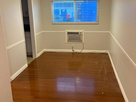 3rd image of 7114 Hawthorn Ave APT 5