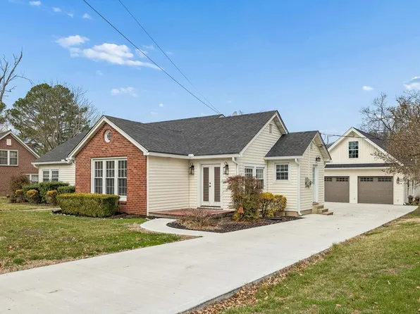 225 Jackson Ave, Carthage, TN 37030