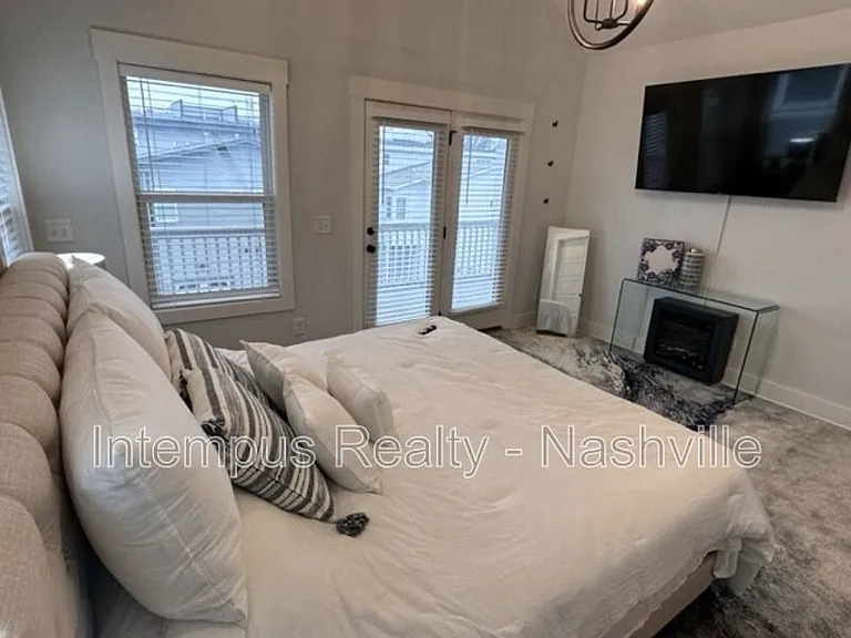 928 Southside Pl — Photo 23