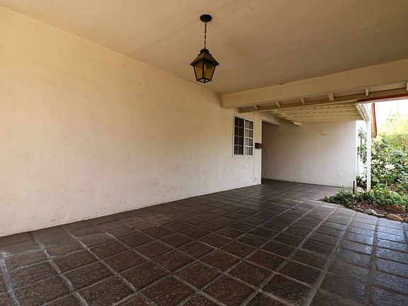 4th image of 555 Aurora Dr