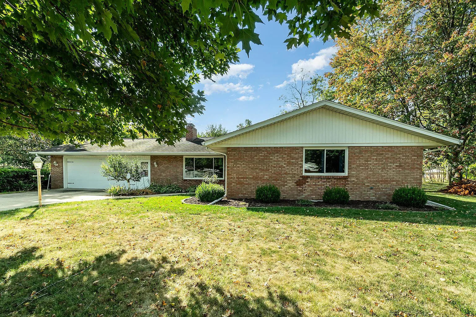4728 Birchwood Dr photo 1
